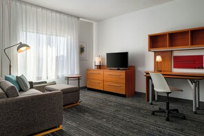 Suite, 1 Bedroom | Living area
