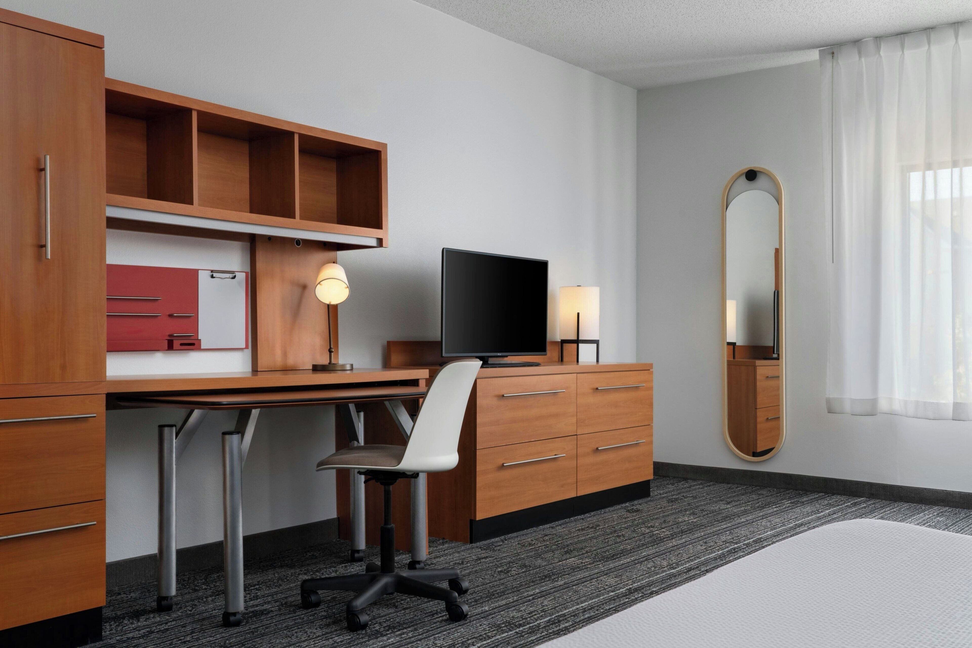 1 bedroom, premium bedding, pillow-top beds, desk