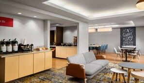 Free daily buffet breakfast - TownePlace Suites by Marriott Florence (Florence)