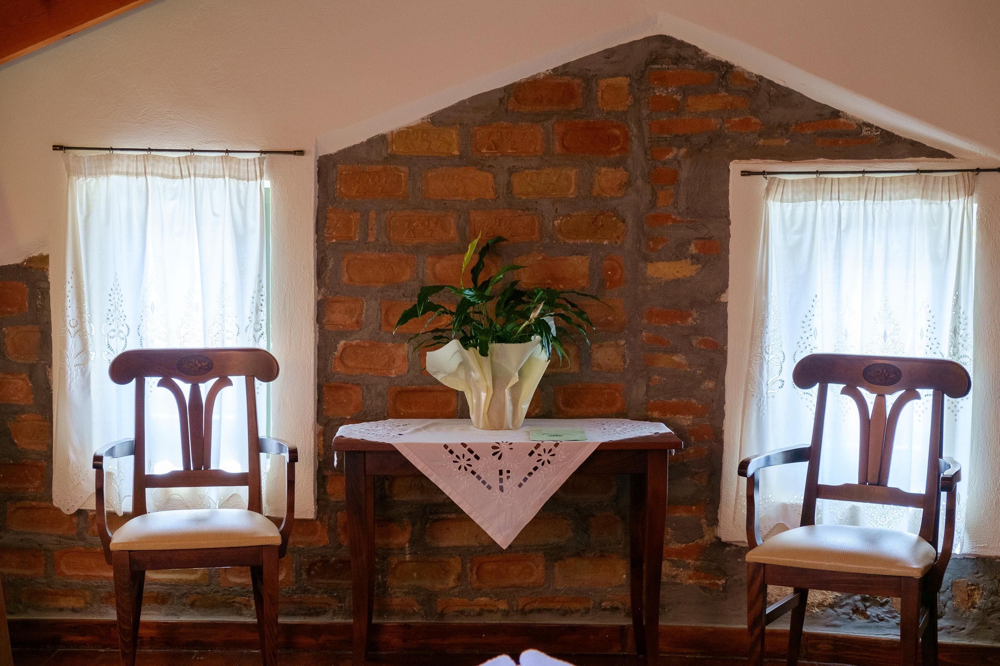 suite (top floor) | 1 bedroom, minibar, in-room safe, desk