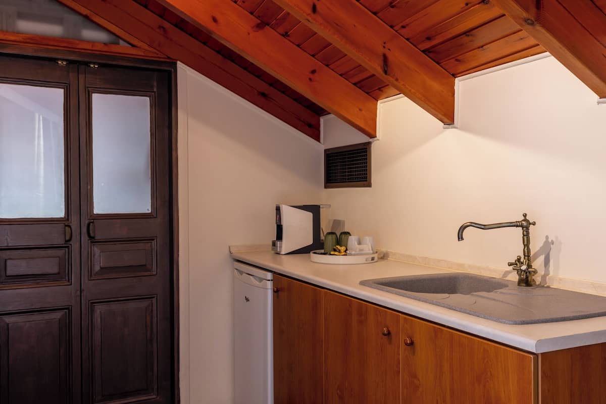 suite (top floor) | private kitchen | fridge, espresso maker, electric kettle