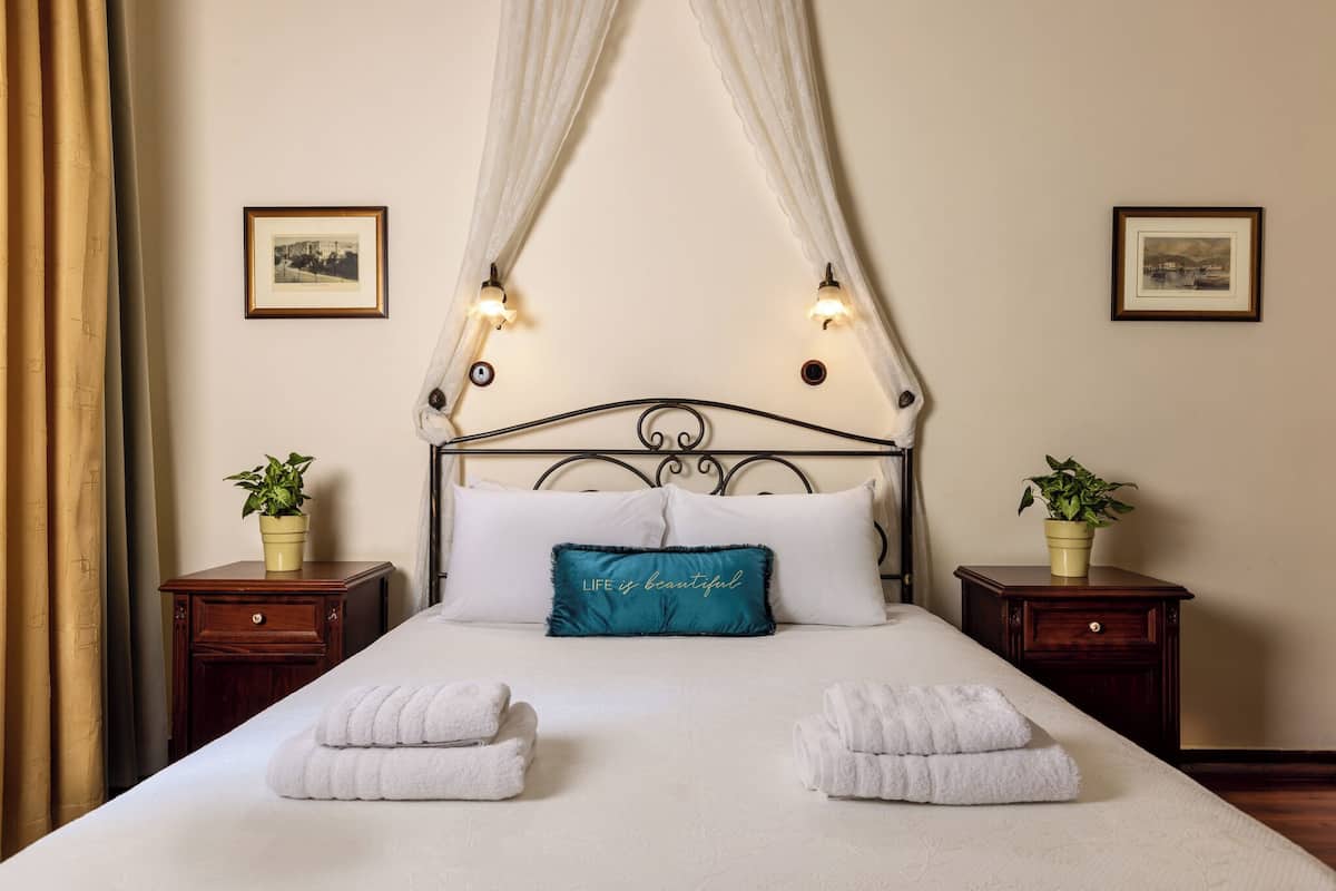 Comfort Suite | Minibar, in-room safe, desk, free WiFi