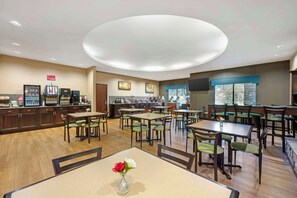 包含每日自助早餐