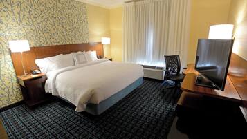 Pengeskab på værelset, skrivebord, arbejdsområde til bærbare computere