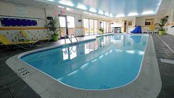 Una piscina cubierta