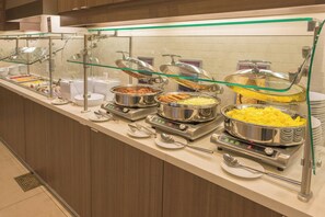 Free daily buffet breakfast - Residence Inn by Marriott Seattle University District (Seattle)