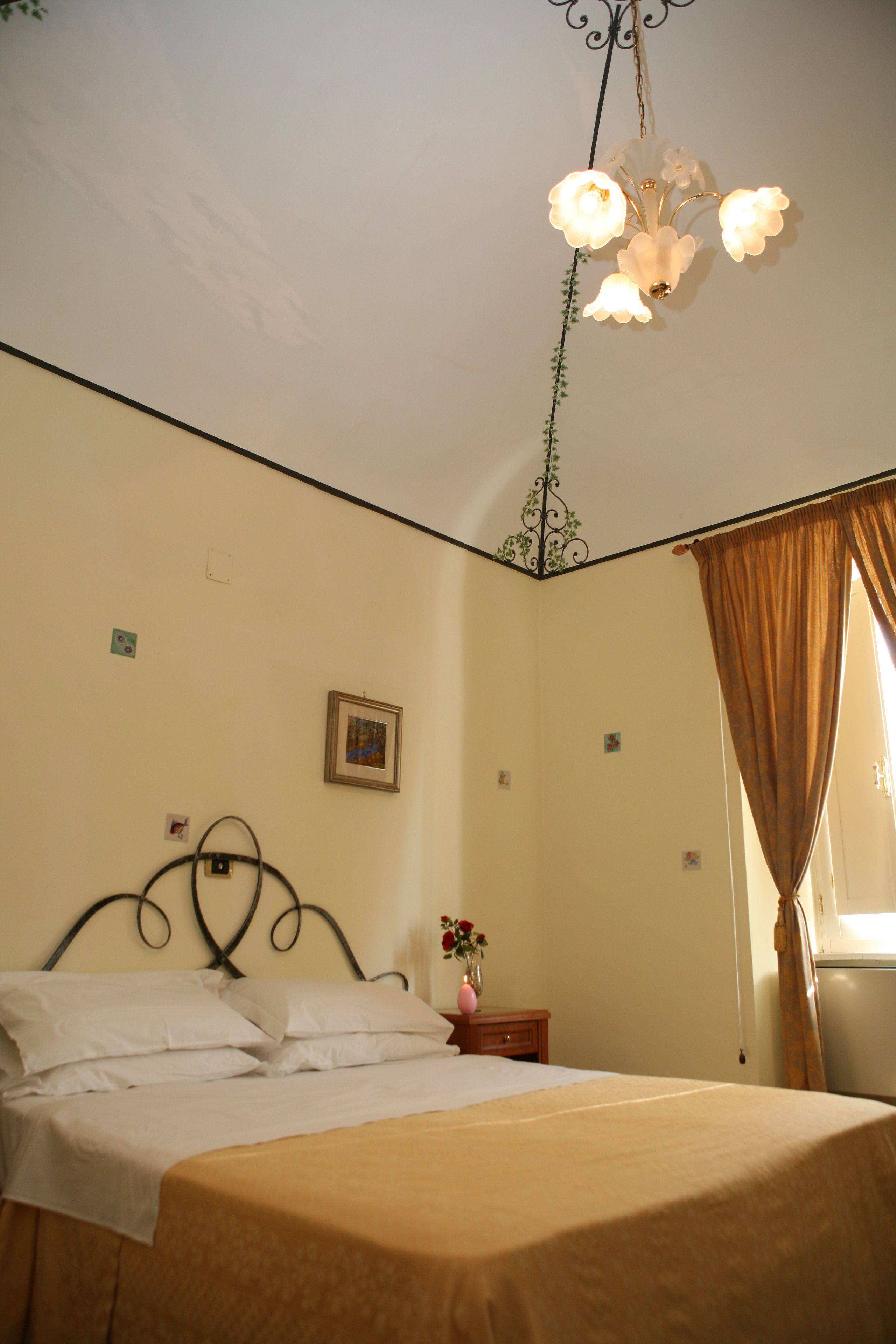 double room | premium bedding, minibar, in-room safe, desk