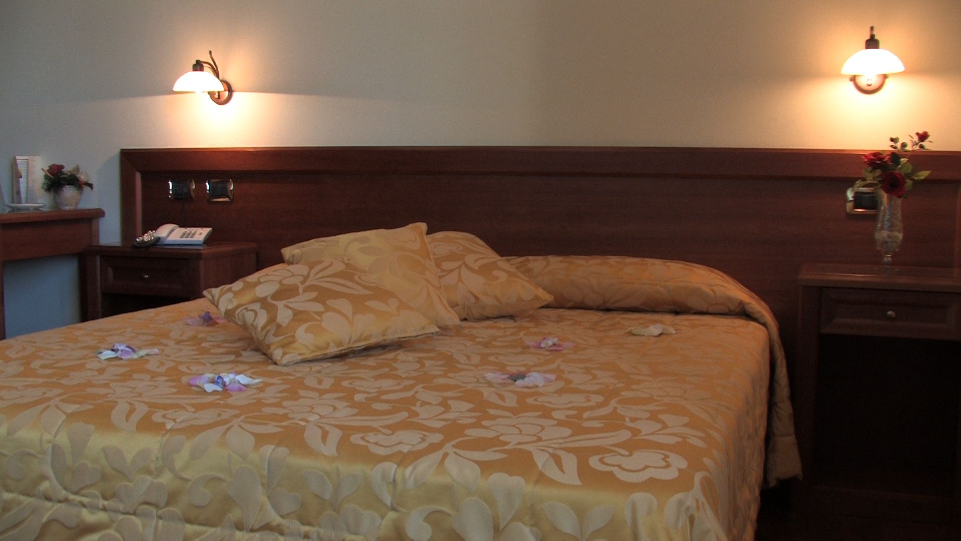 business double room single use, 1 double bed | premium bedding, minibar, in-room safe, desk