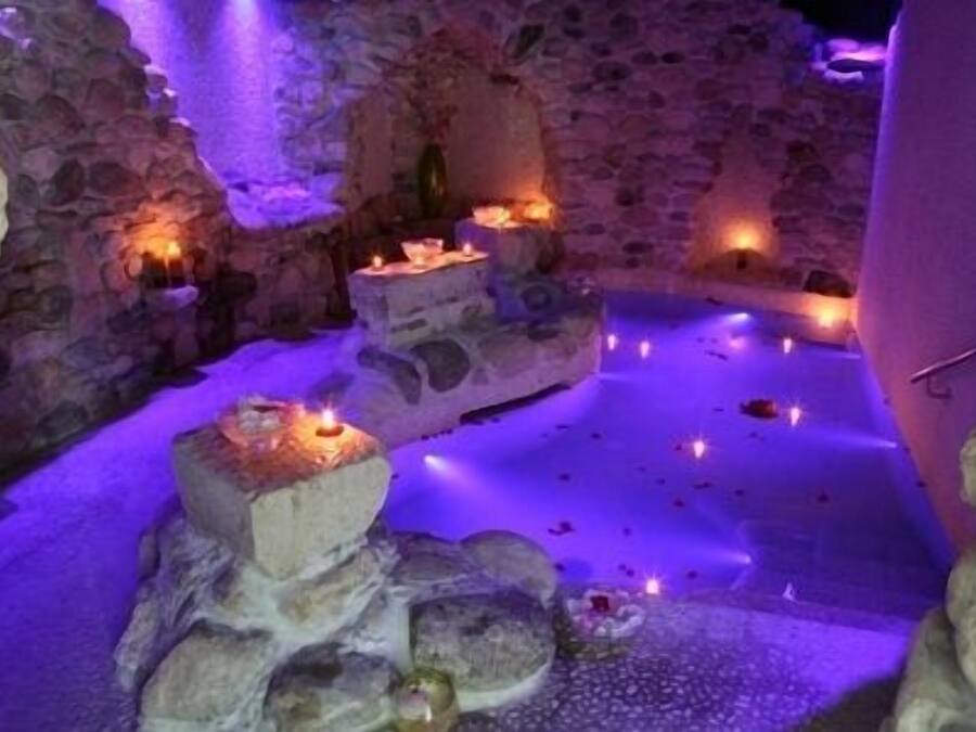 Couples treatment rooms, sauna, hot tub, steam room, Turkish bath