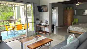 Appartement Confort, plusieurs lits, vue vallée (Apartment A) | Coin séjour | Télévision à écran plat de 32 pouces avec chaßnes par satellite