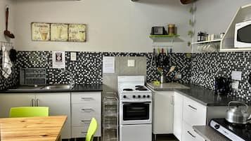 Comfort Apartment, Multiple Beds, Valley View (Apartment A) | Private kitchen | Full-sized fridge, microwave, oven, stovetop