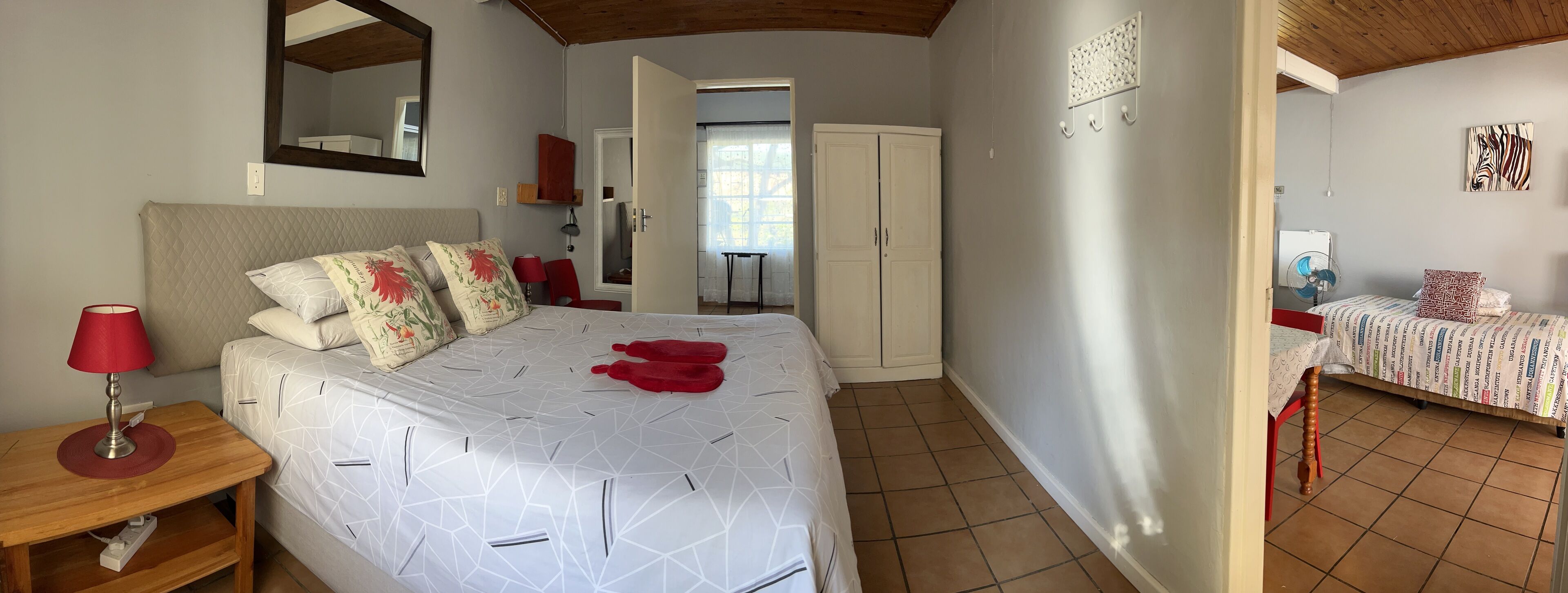 Economy Apartment, 1 Bedroom (Apartment C) | In-room safe, individually decorated, individually furnished