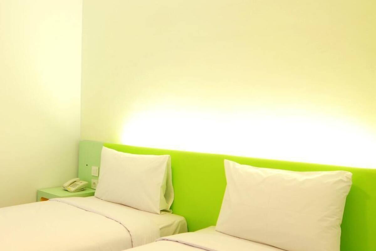 desk, soundproofing, free wifi, bed sheets