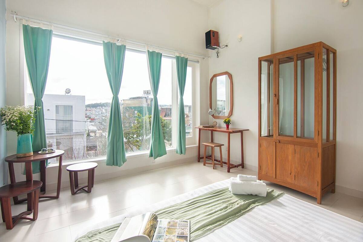 Premium bedding, individually decorated, individually furnished, desk