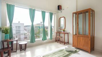 Standard Room, 1 Queen Bed | Premium bedding, individually decorated, individually furnished, desk