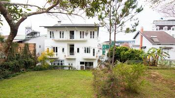 Udsigt til gårdsplads