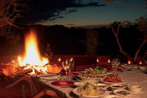 Breakfast, lunch and dinner served  - Etali Safari Lodge (Ramotshere Moiloa)