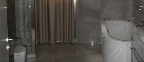 Luxury Suite | Private spa tub