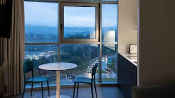 Junior suite | 1 slaapkamer, luxe beddengoed, een minibar, een kluis op de kamer