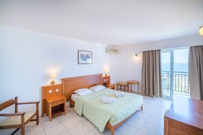 Habitación doble, vistas al mar | Wifi y ropa de cama