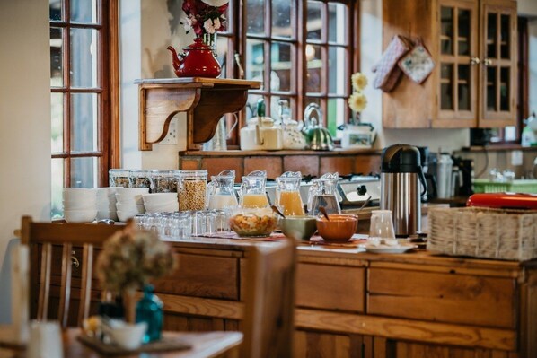 Petit déjeuner complet (150 ZAR par personne)