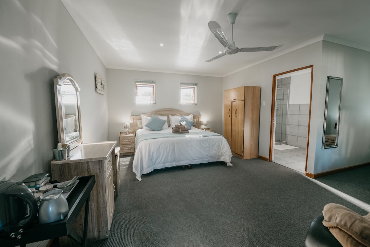 Family Room - Candlewood | Premium bedding, in-room safe, free cribs/infant beds, free WiFi