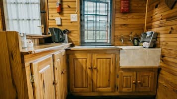 Family Room - Tsitsikamma | Private kitchenette | Fridge, microwave, coffee/tea maker