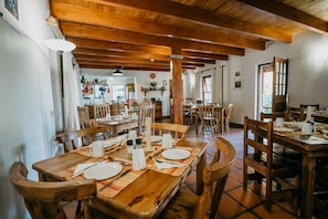 Petit déjeuner complet (150 ZAR par personne)