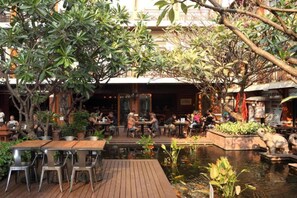 Garden - Rambuttri Village Inn & Plaza (Bangkok)