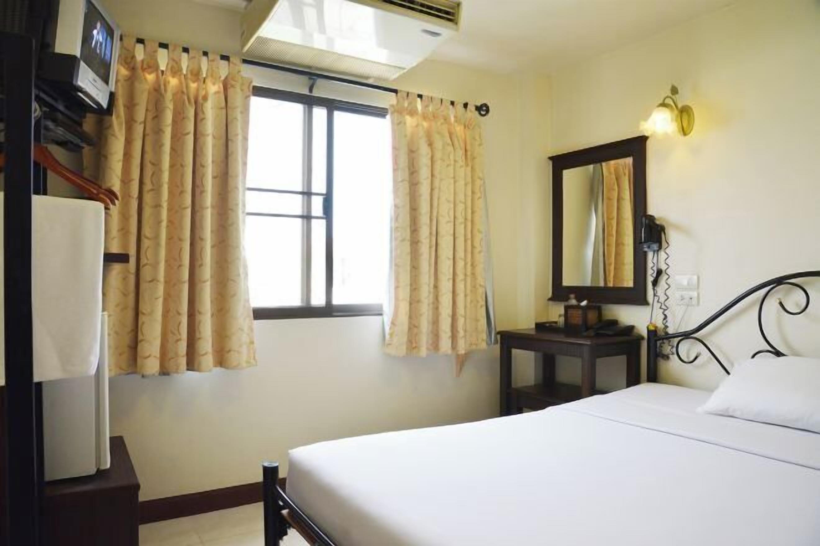 In-room safe, desk, laptop workspace, blackout curtains