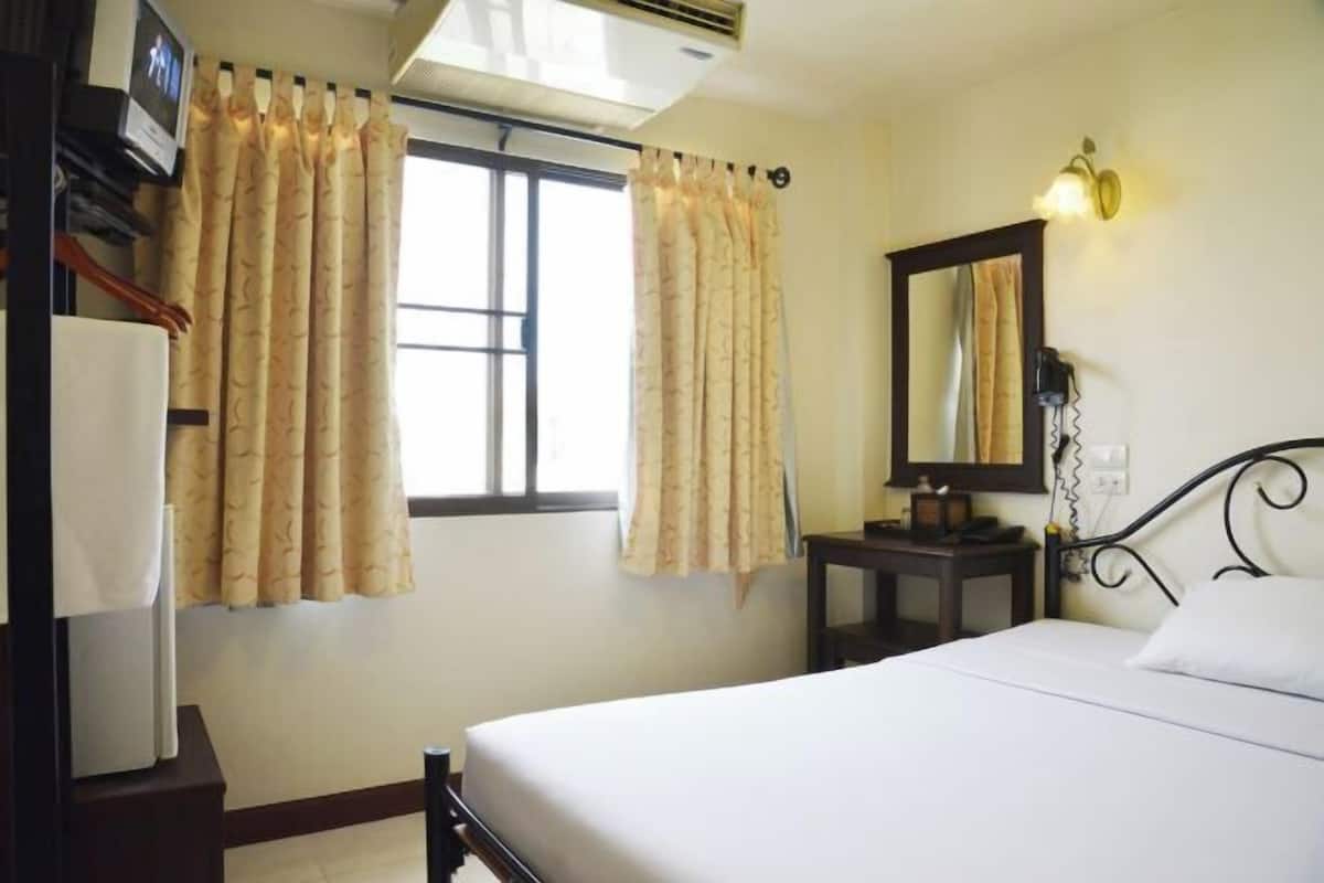 In-room safe, desk, laptop workspace, blackout curtains