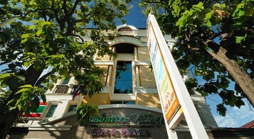 The exterior of a building with a sign that reads "Cinturi Village Inn & Plaza".