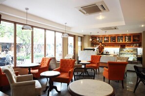 Coffee shop - Rambuttri Village Inn & Plaza (Bangkok)