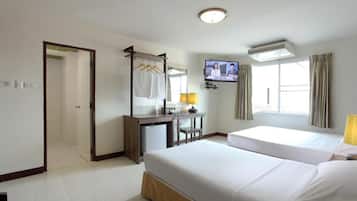 Deluxe Triple Room | In-room safe, desk, laptop workspace, blackout drapes