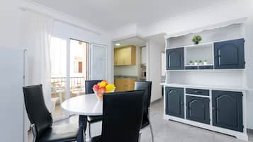 Basic Apartment | Living room | 32-inch flat-screen TV with satellite channels, TV