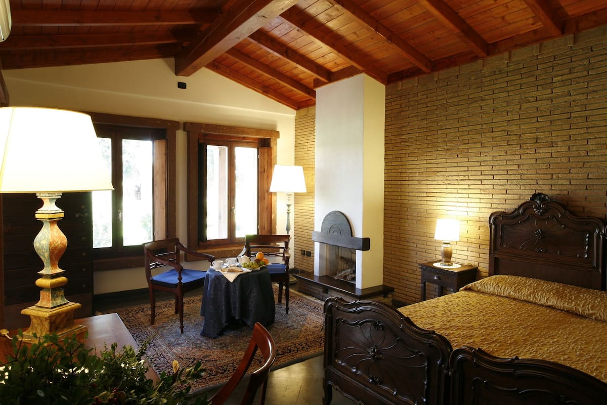 In-room safe, desk, cots/infant beds, free WiFi