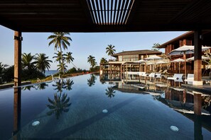 2 outdoor pools, pool umbrellas, pool loungers