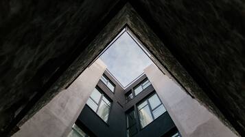 Deluxe appartement, 2 slaapkamers, terras | Binnenplaats