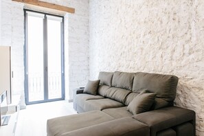 スーペリア アパートメント 2 ベッドルーム | リビング エリア | 薄型テレビ