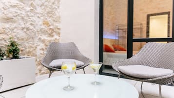 Deluxe apartman, 2 hálószobával, teraszos udvar | Terasz/udvar