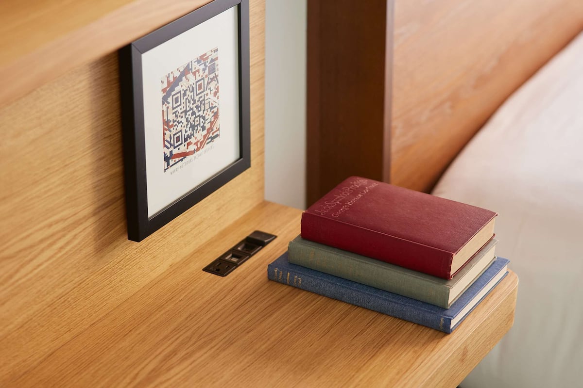 Literie de qualité, couette en duvet, coffre-fort, bureau