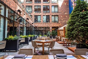 Breakfast, lunch, dinner served; American cuisine 