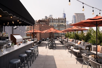 Bar (on property) at Arlo SoHo