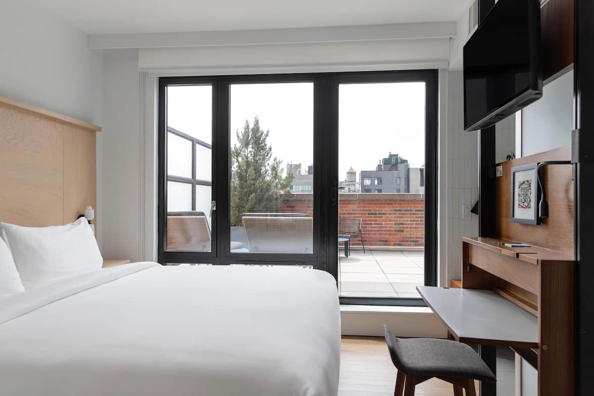 Room, 1 King Bed, Terrace | Premium bedding, down comforters, in-room safe, desk