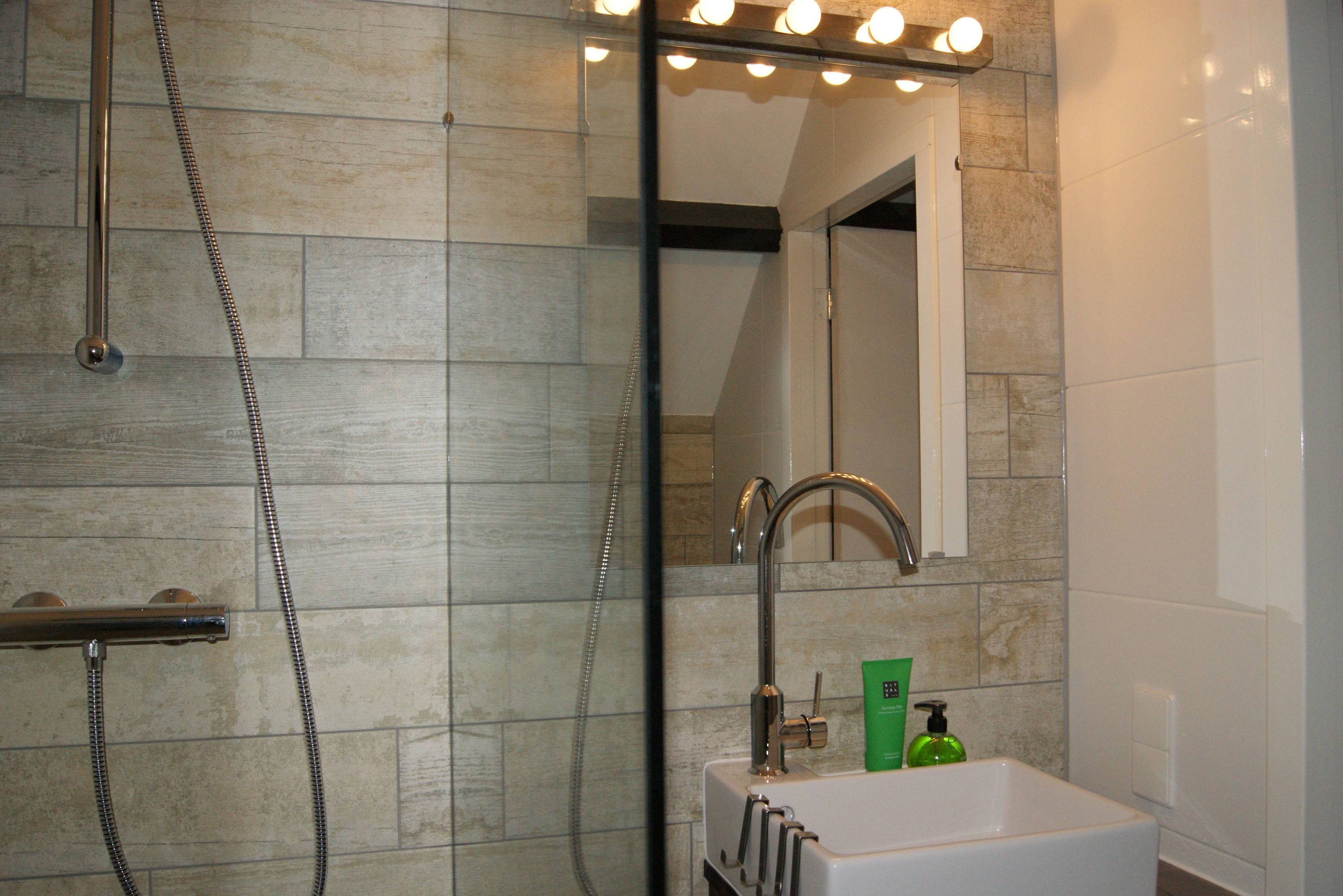 Kamar Keluarga, Beberapa Tempat Tidur (C) | Kamar mandi | Shower, perlengkapan mandi gratis, pengering rambut, dan handuk