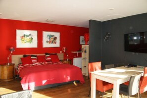 Desk, iron/ironing board, free WiFi, bed sheets - Bed & Breakfast Maasland (Maasland)