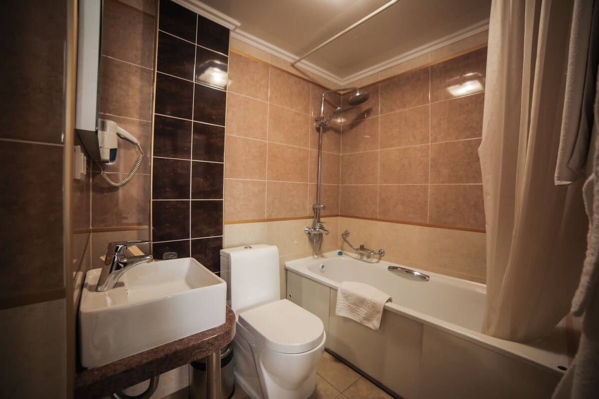 comfort double room | bathroom | shower, free toiletries, hair dryer, dressing gowns