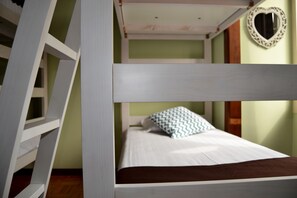 Free WiFi, bed sheets - Coimbra Portagem Hostel (Coimbra)