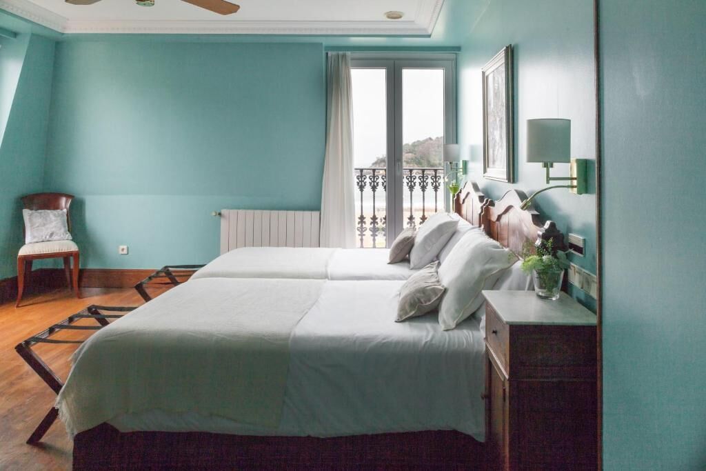 minibar, in-room safe, individually decorated, individually furnished