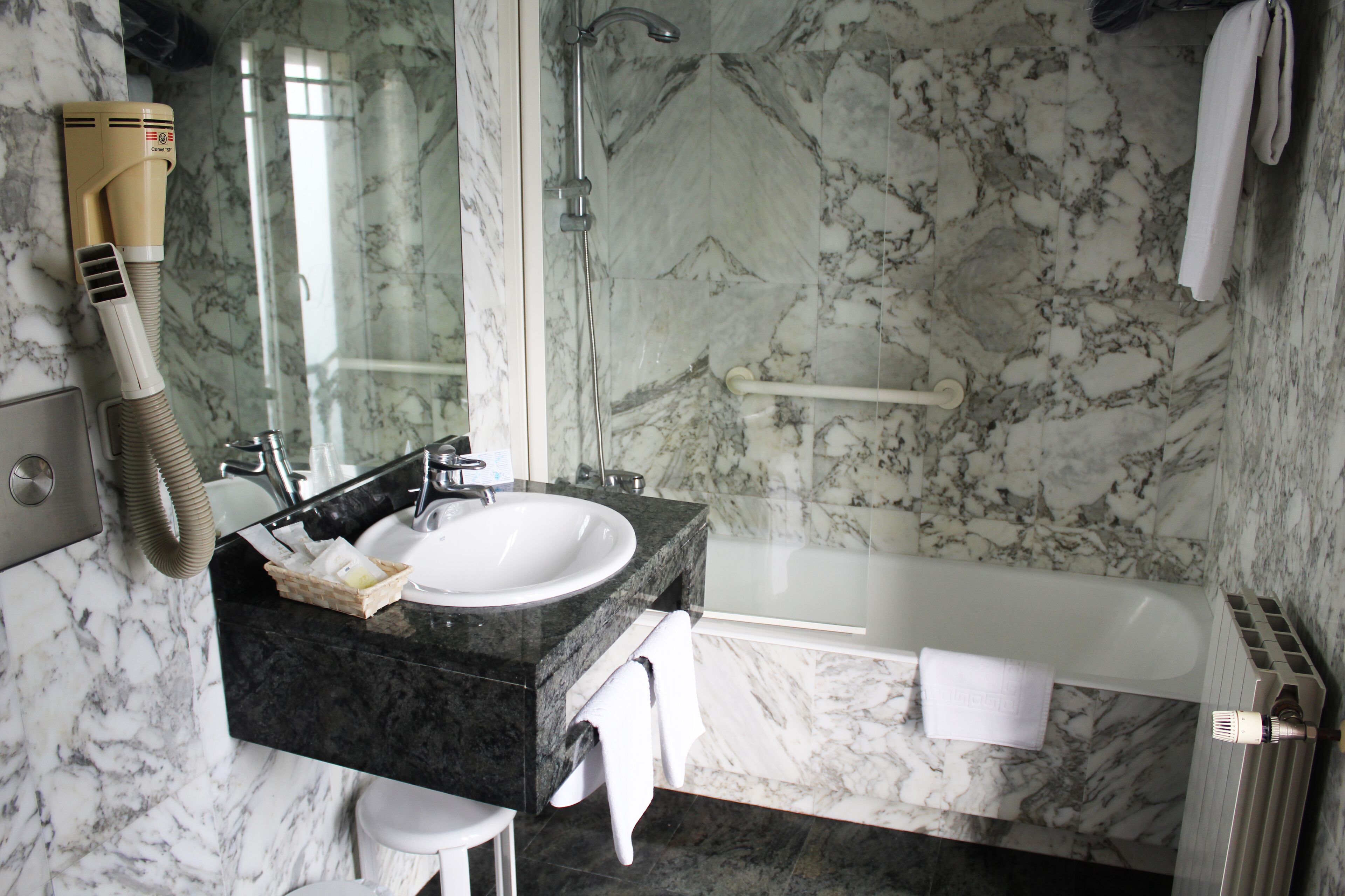 basic twin room | bathroom | free toiletries, hair dryer, bathrobes, towels